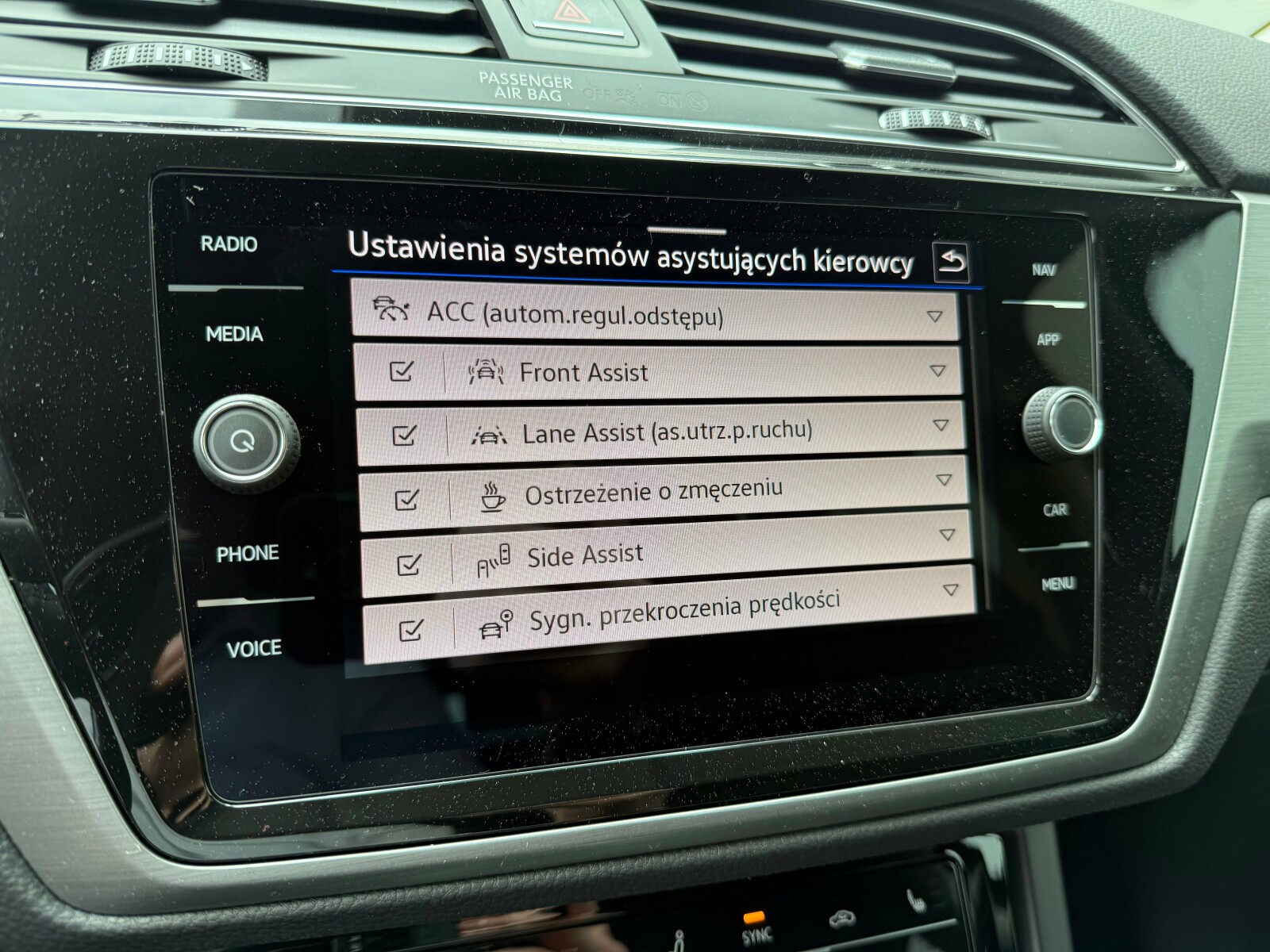 Volkswagen Touran - zdjęcie 14