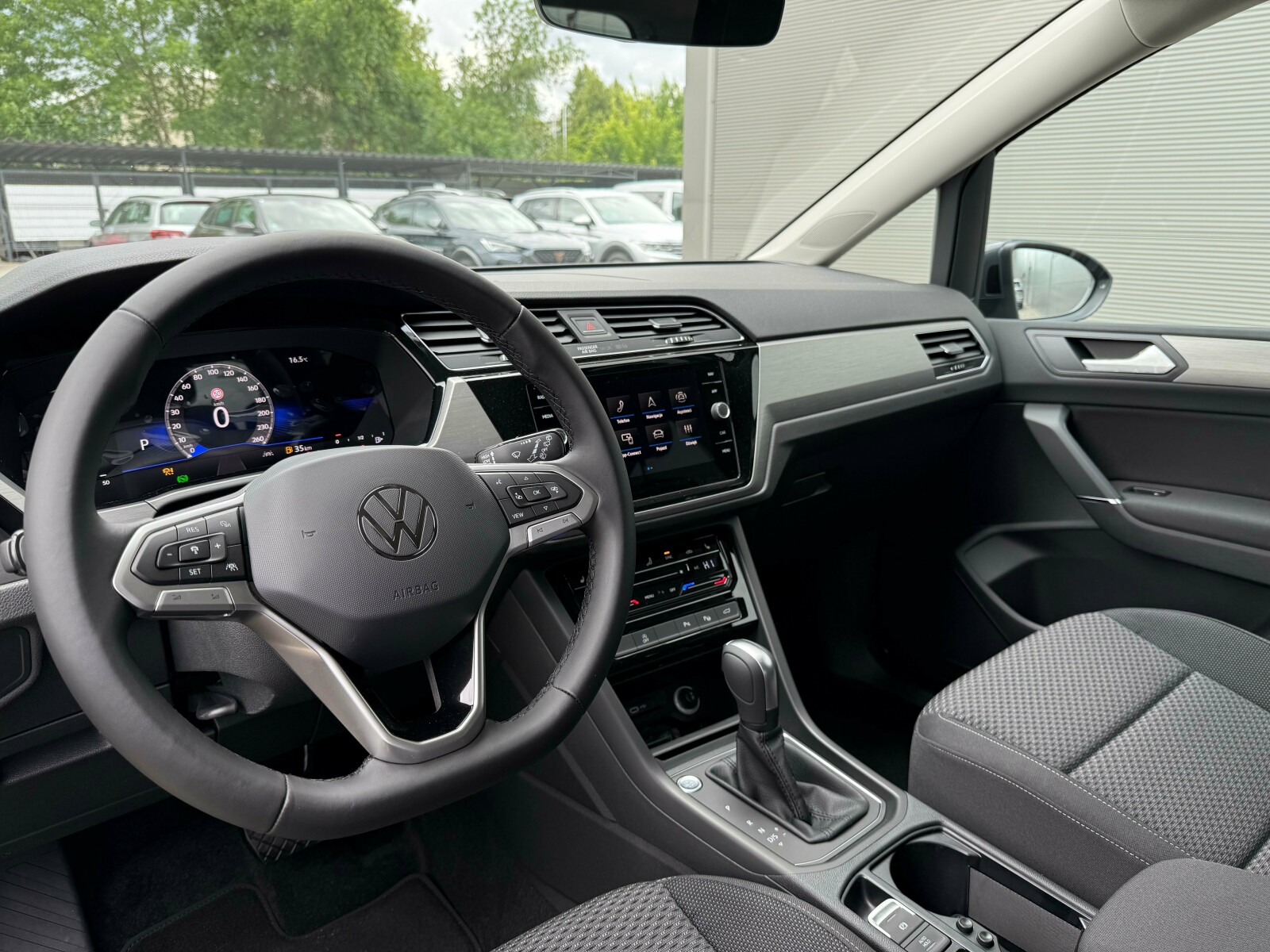 Volkswagen Touran - zdjęcie 5