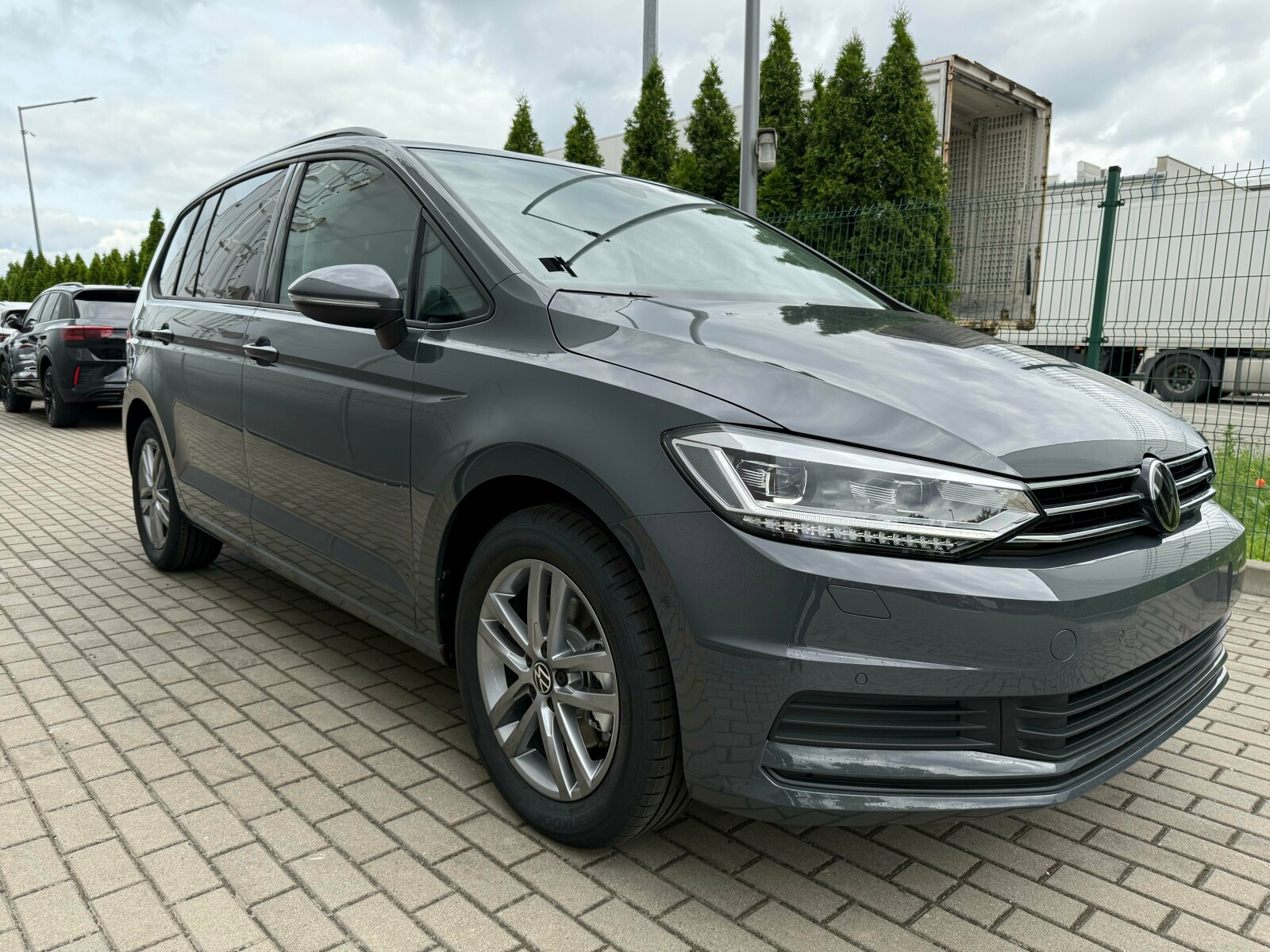Volkswagen Touran - zdjęcie 4
