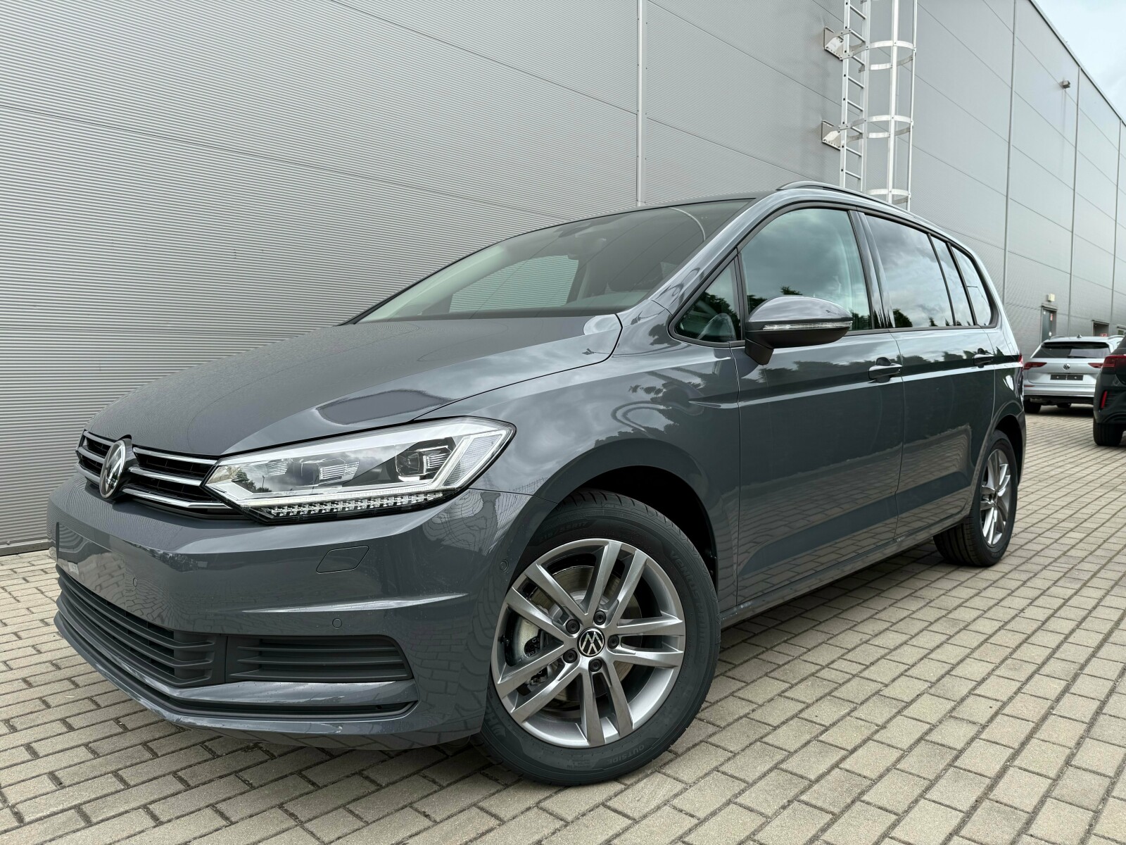 Volkswagen Touran - zdjęcie 1