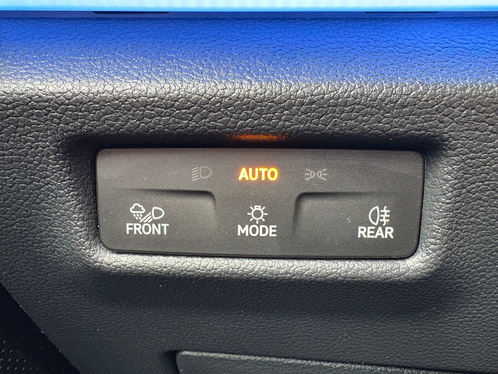 Volkswagen Tiguan - zdjęcie 25