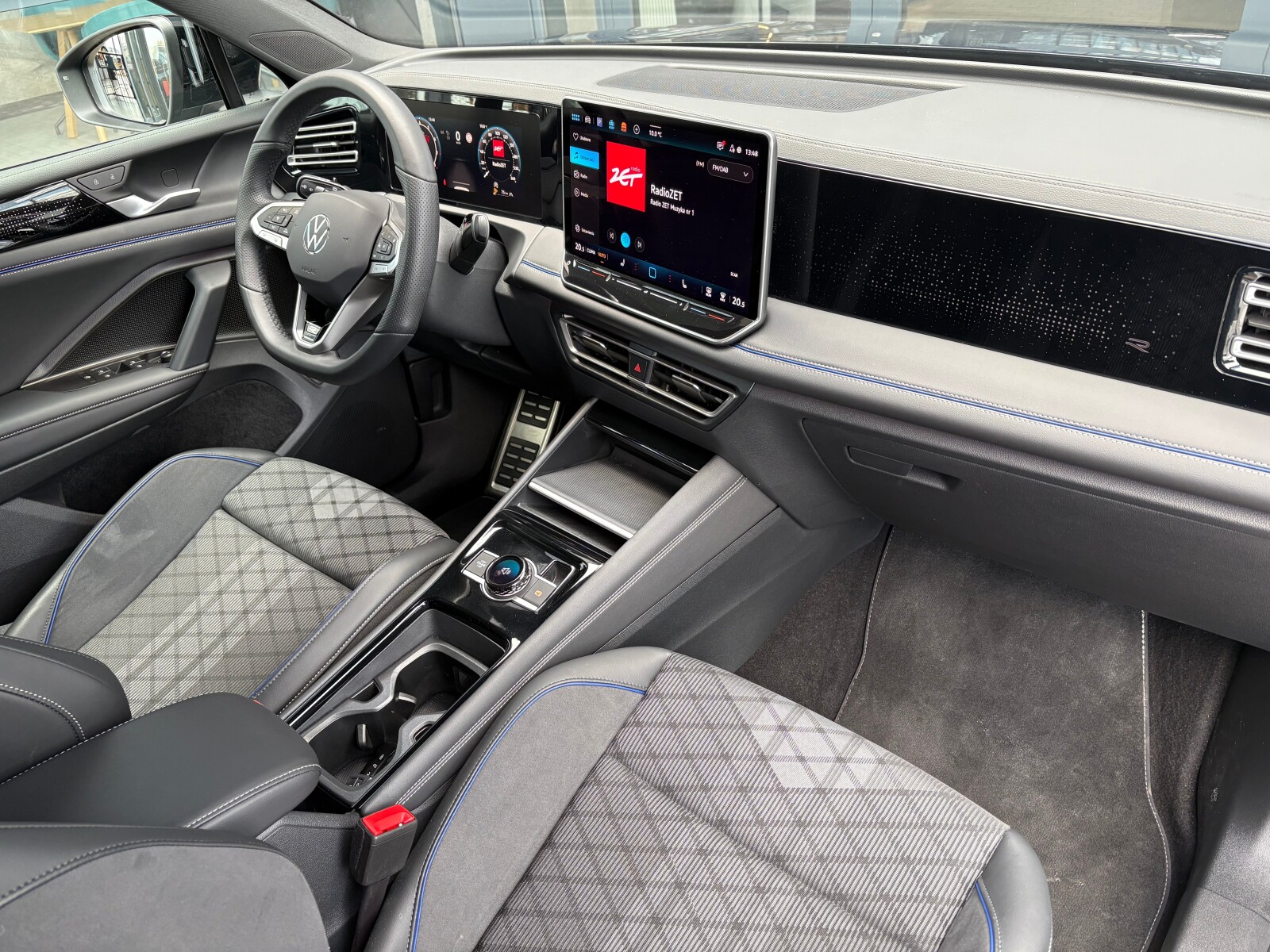 Volkswagen Tiguan - zdjęcie 17
