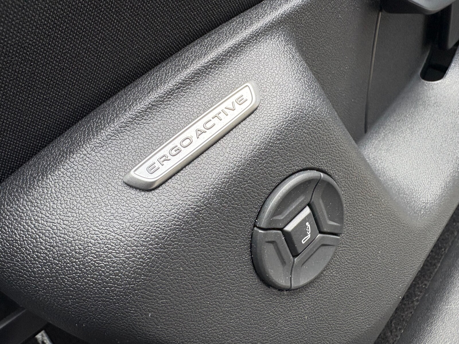 Volkswagen Tiguan - zdjęcie 24