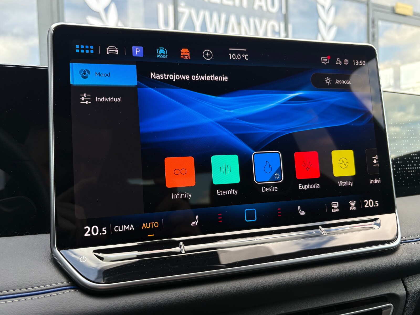 Volkswagen Tiguan - zdjęcie 32
