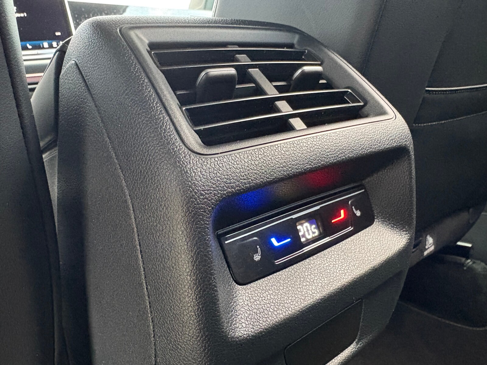 Volkswagen Tiguan - zdjęcie 14