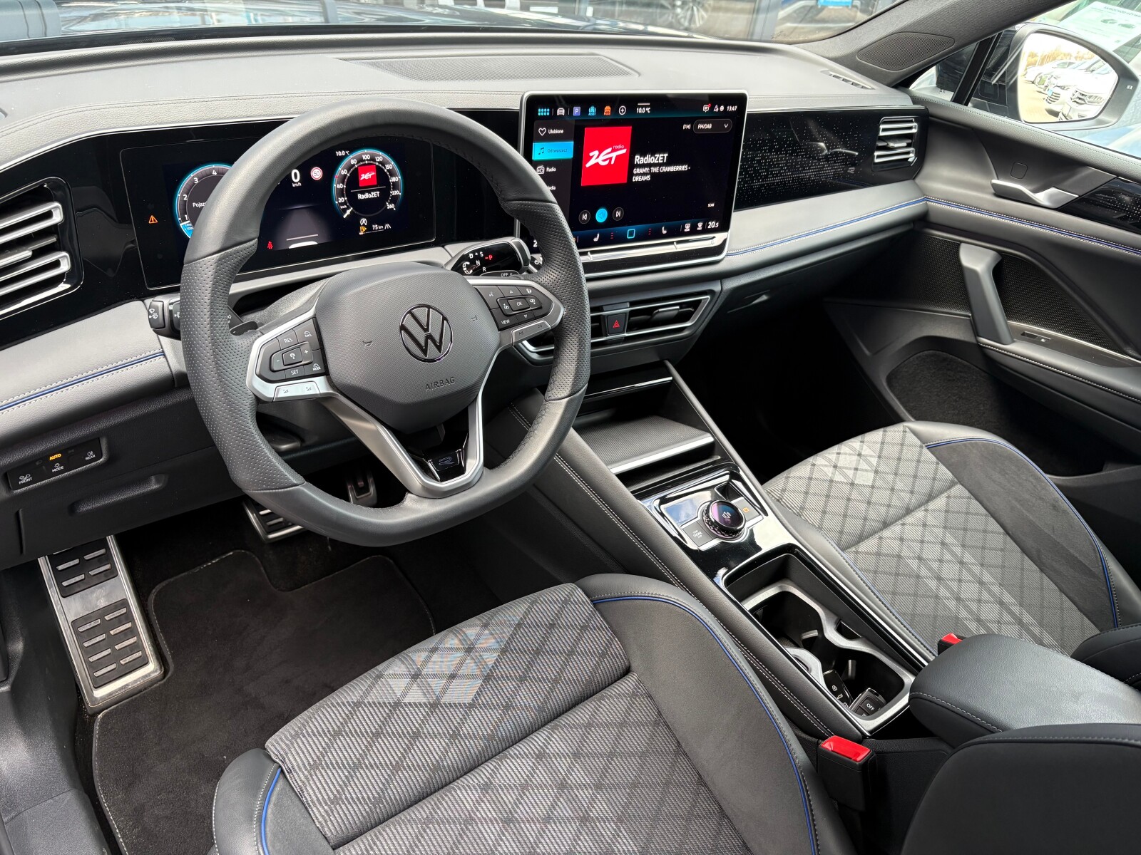 Volkswagen Tiguan - zdjęcie 11