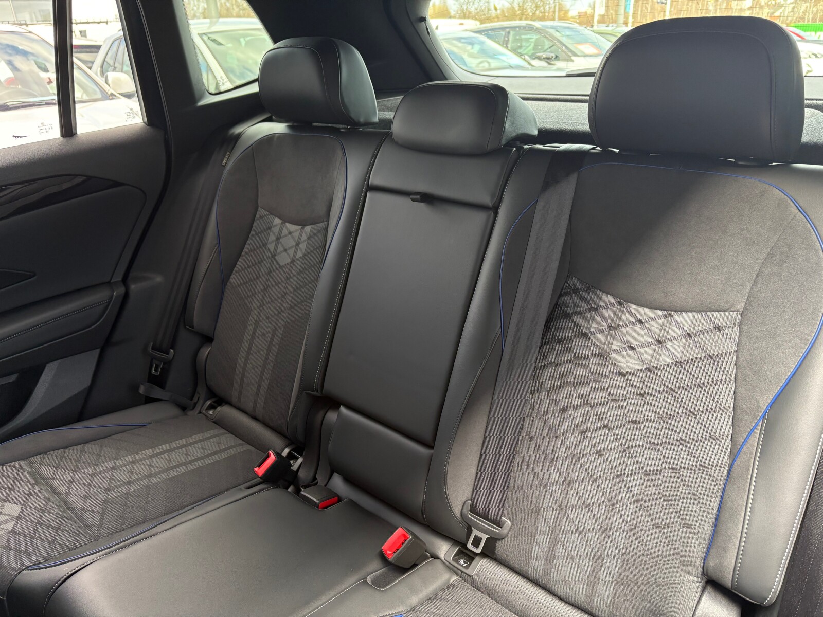 Volkswagen Tiguan - zdjęcie 13