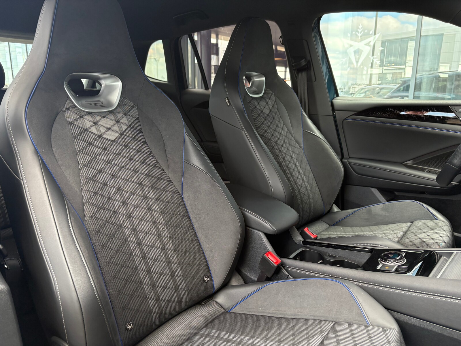 Volkswagen Tiguan - zdjęcie 18