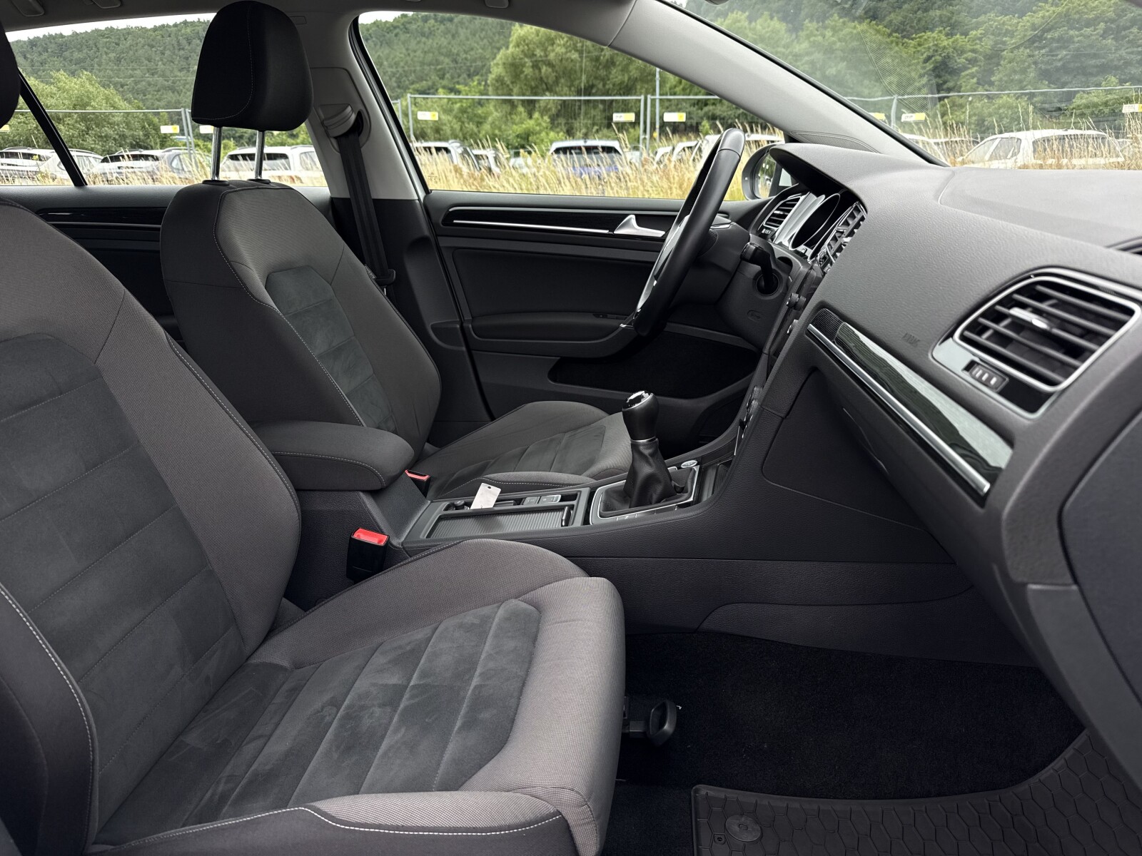 Volkswagen Golf - zdjęcie 13