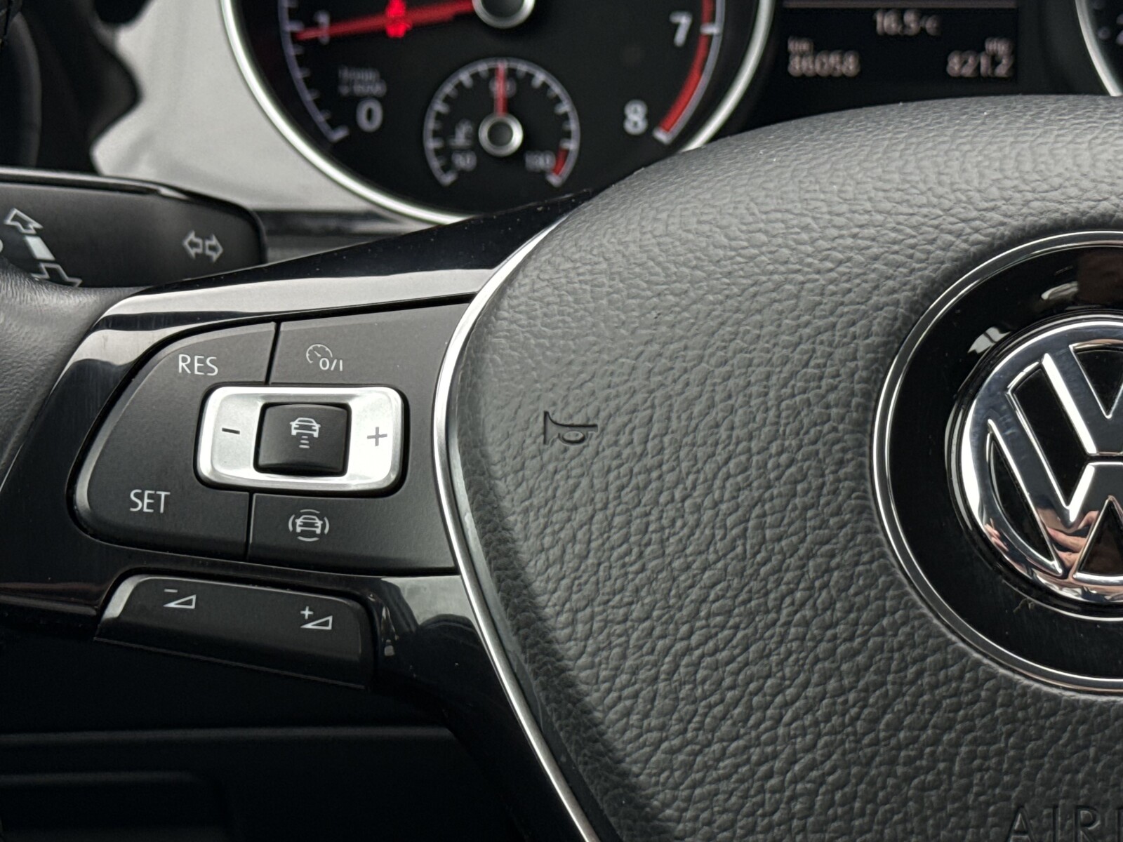 Volkswagen Golf - zdjęcie 16