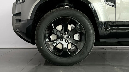 Defender MY25 3.0D I6 300 PS AWD Auto X-Dynamic SE 110