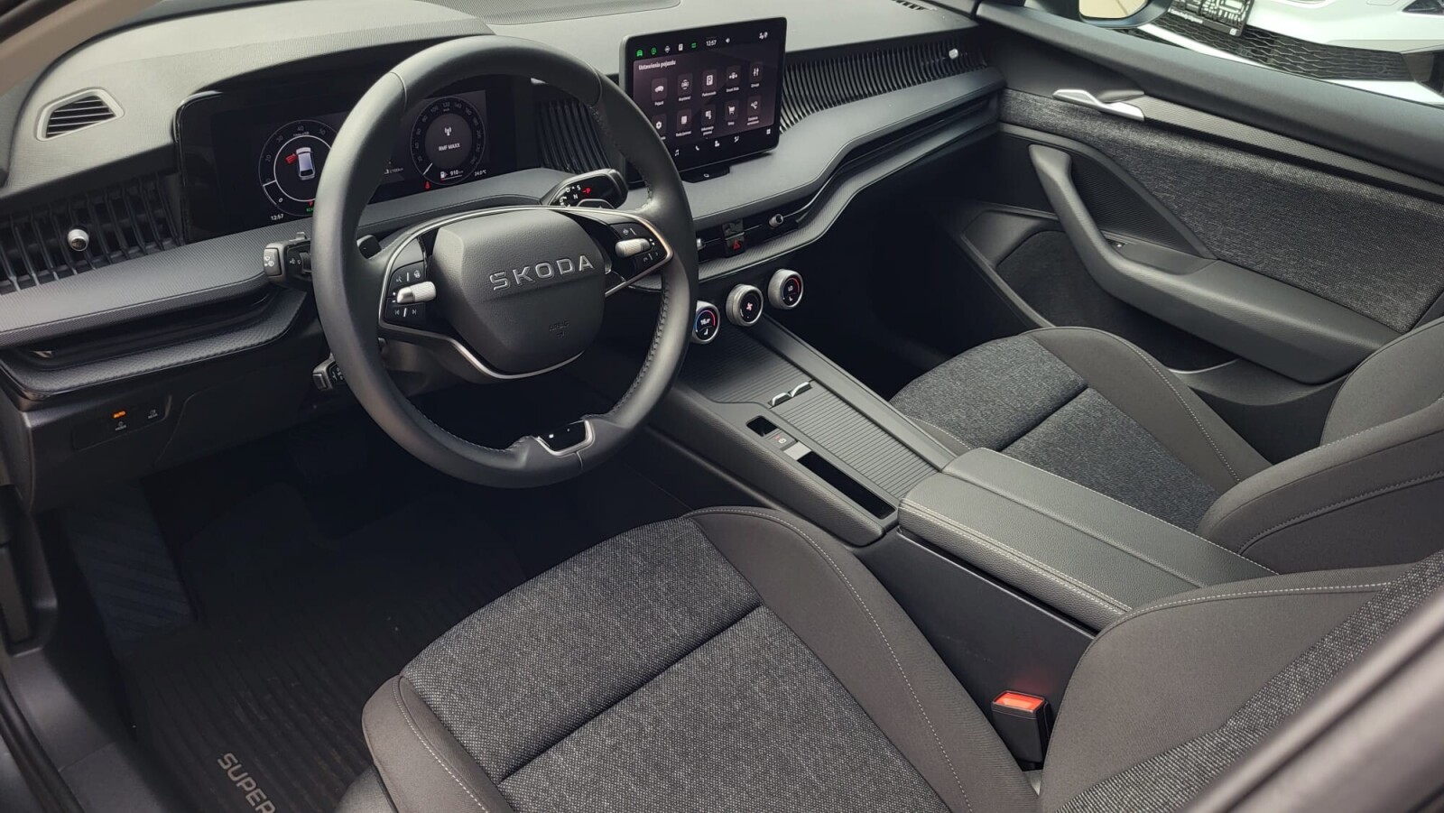 Škoda Superb Combi - zdjęcie 10