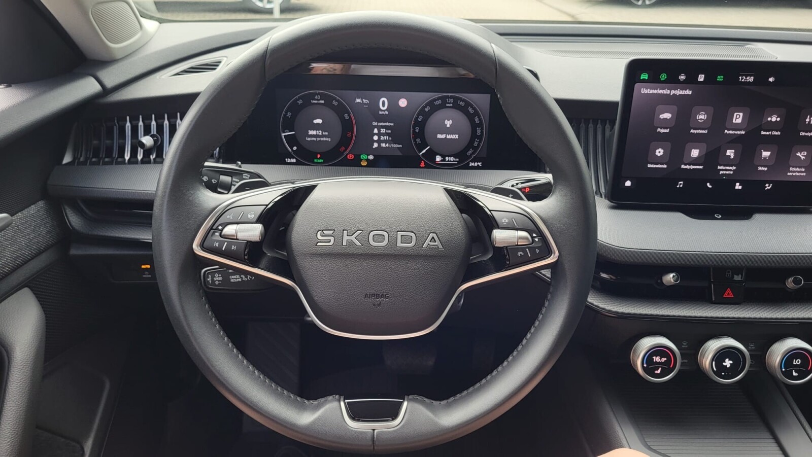 Škoda Superb Combi - zdjęcie 18