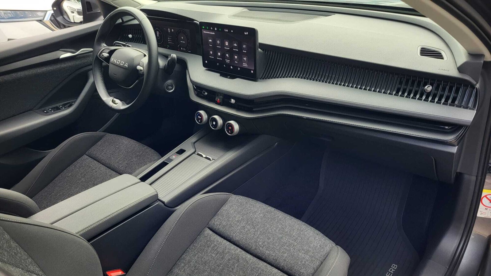 Škoda Superb Combi - zdjęcie 15