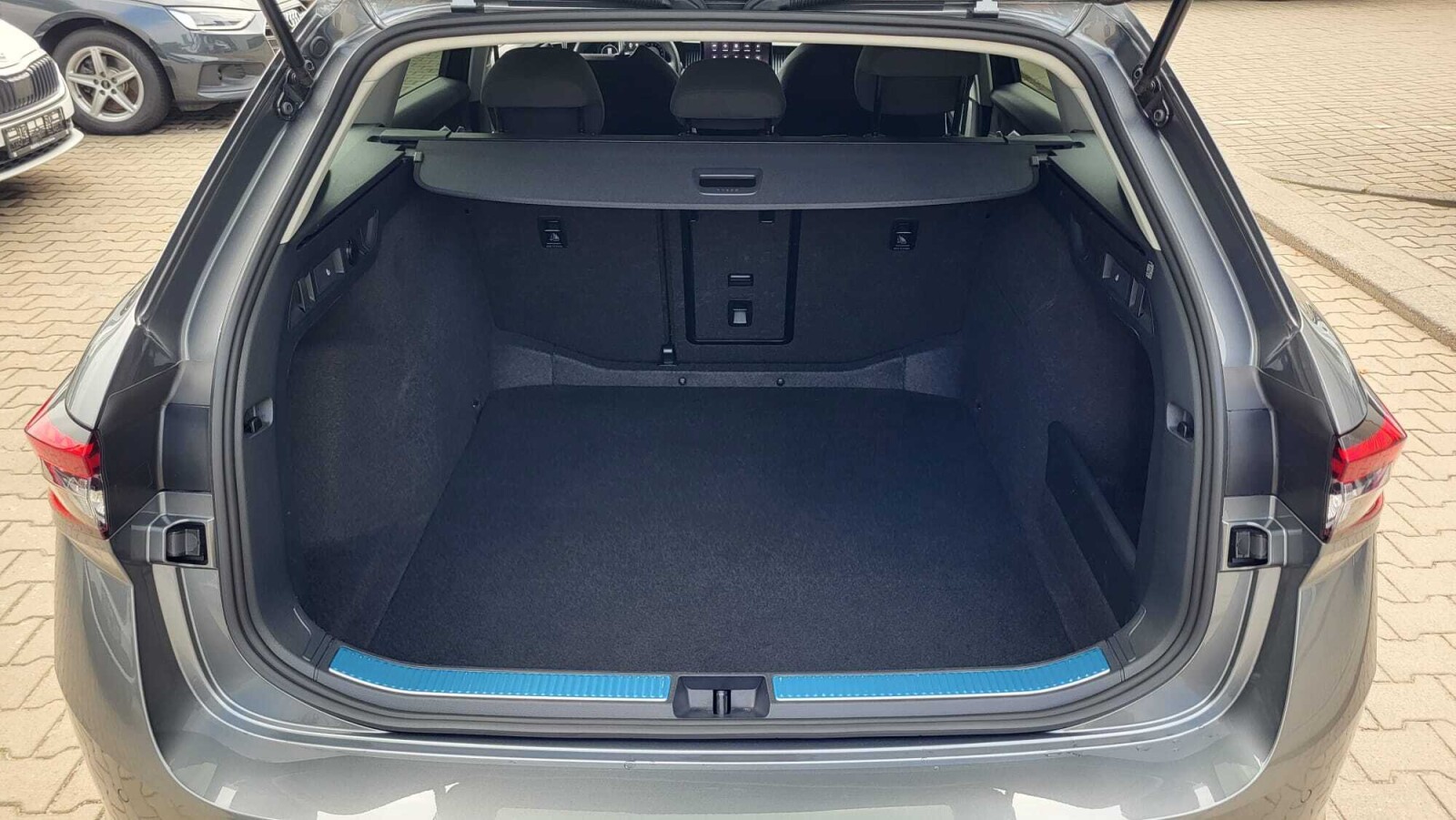 Škoda Superb Combi - zdjęcie 13