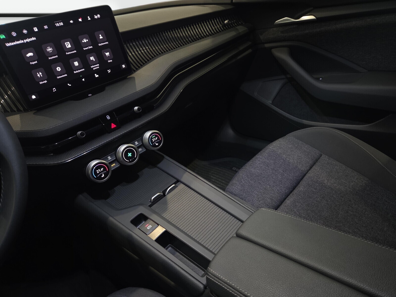 Škoda Superb Combi - zdjęcie 14