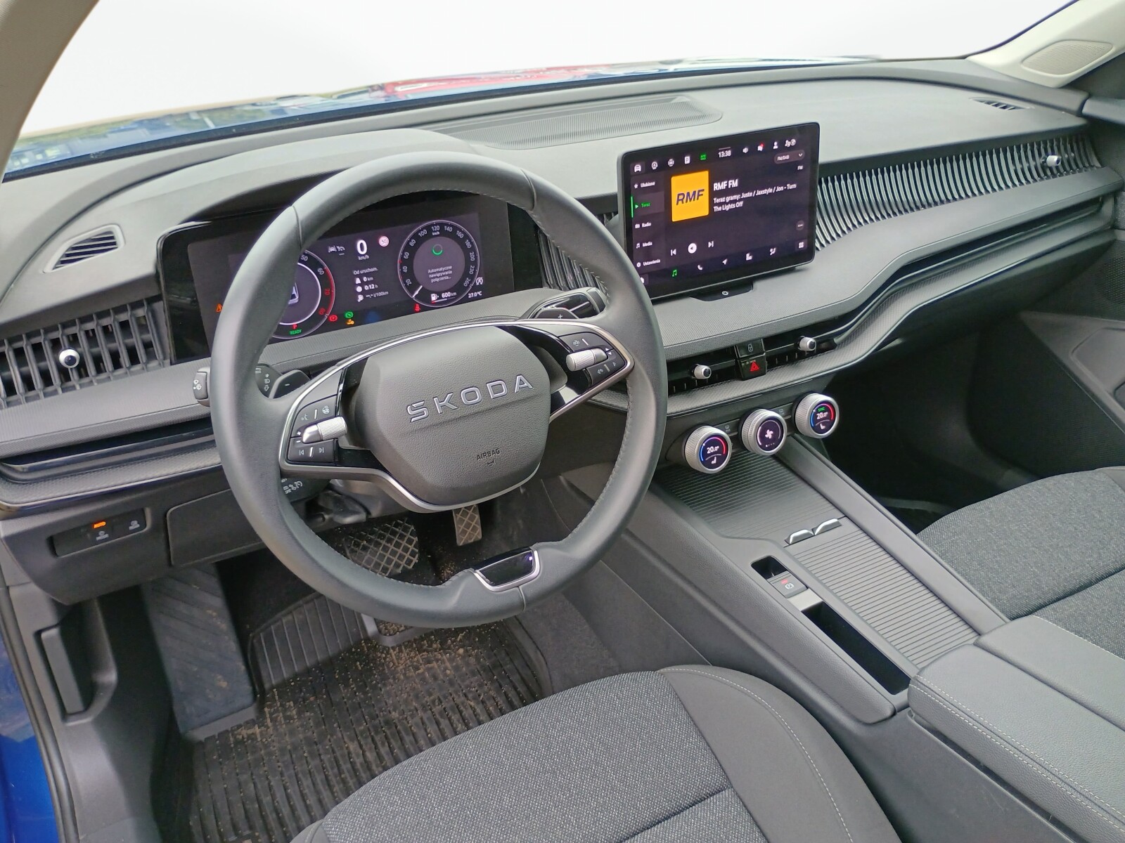 Škoda Superb Combi - zdjęcie 17
