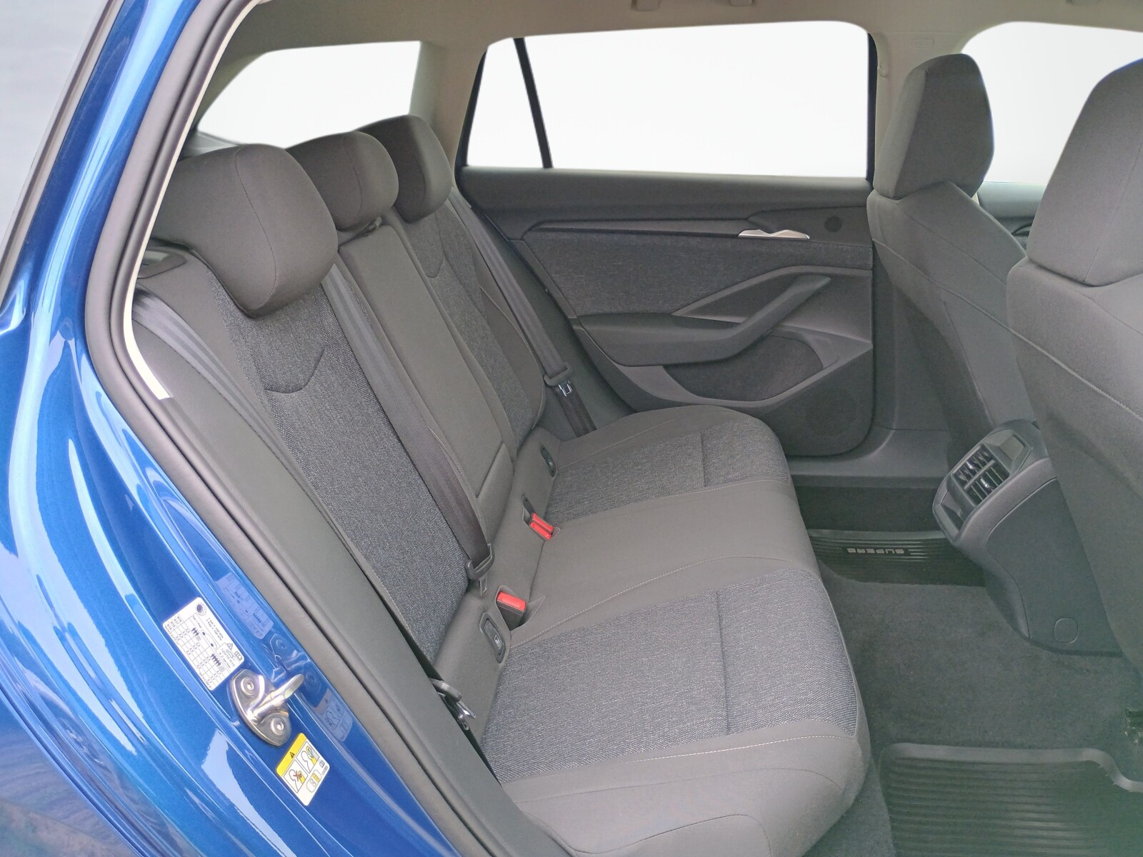 Škoda Superb Combi - zdjęcie 11