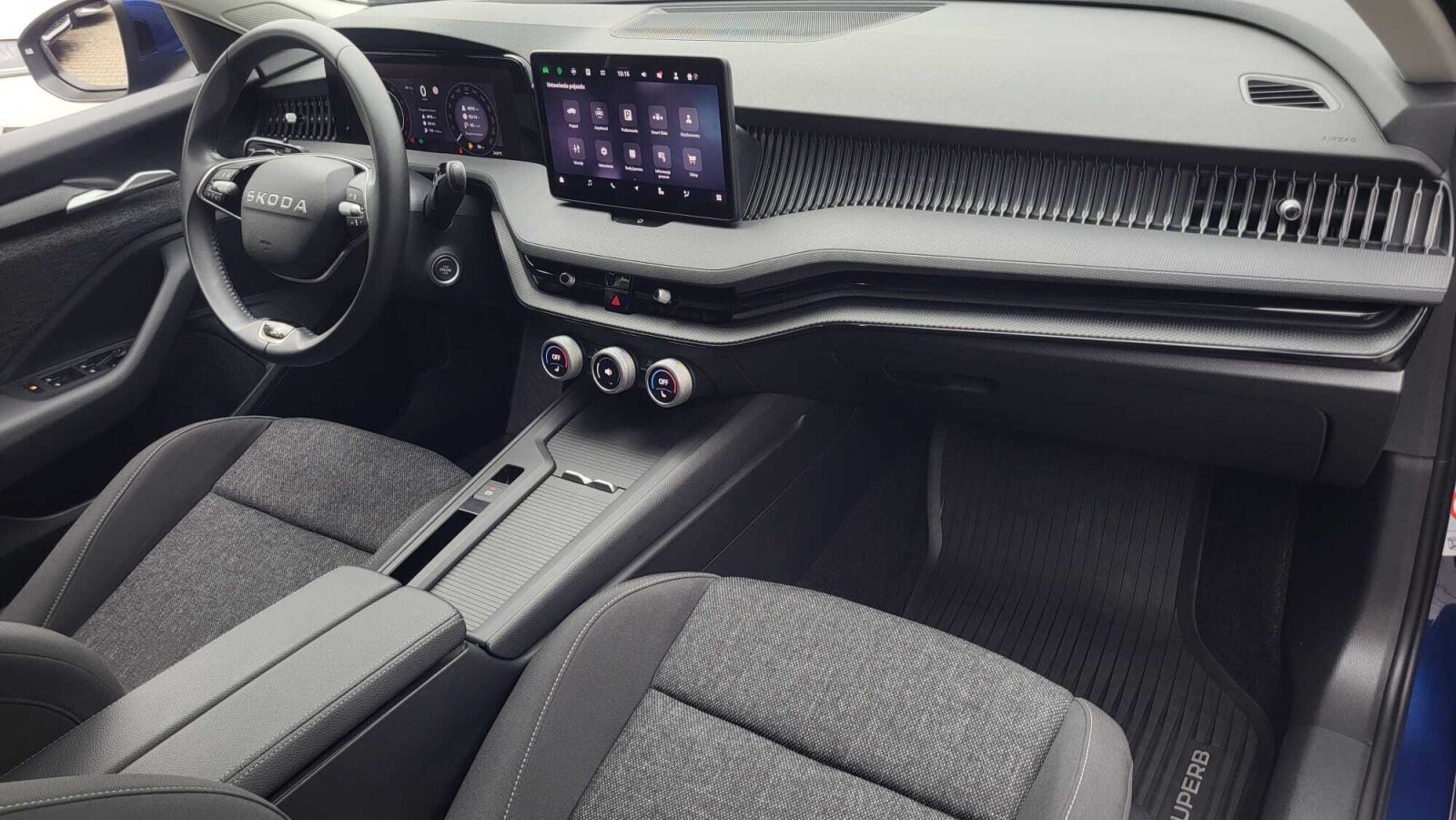 Škoda Superb Combi - zdjęcie 15