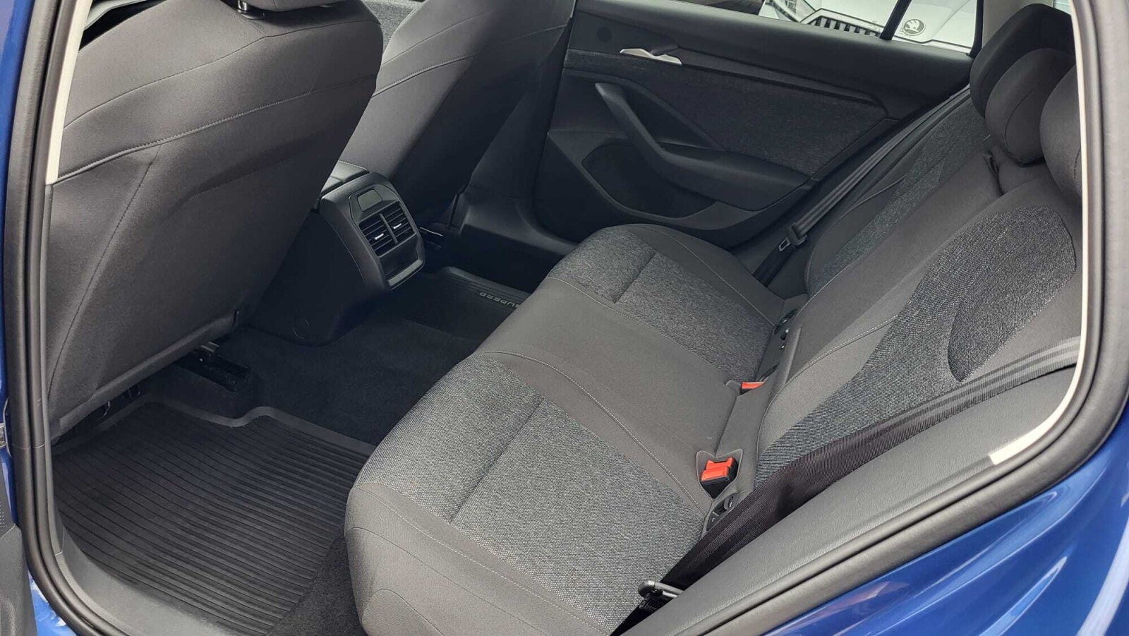 Škoda Superb Combi - zdjęcie 12
