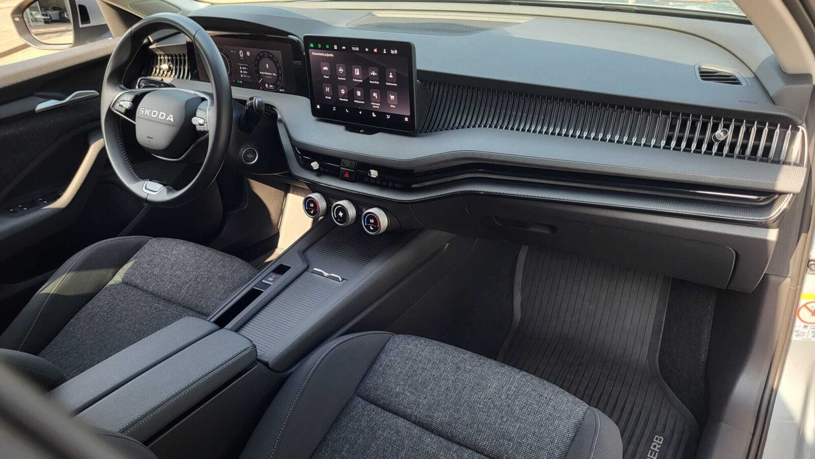 Škoda Superb Combi - zdjęcie 15