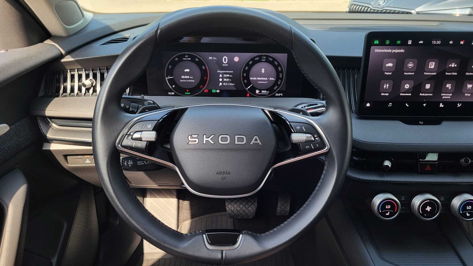 Škoda Superb Combi - zdjęcie 18