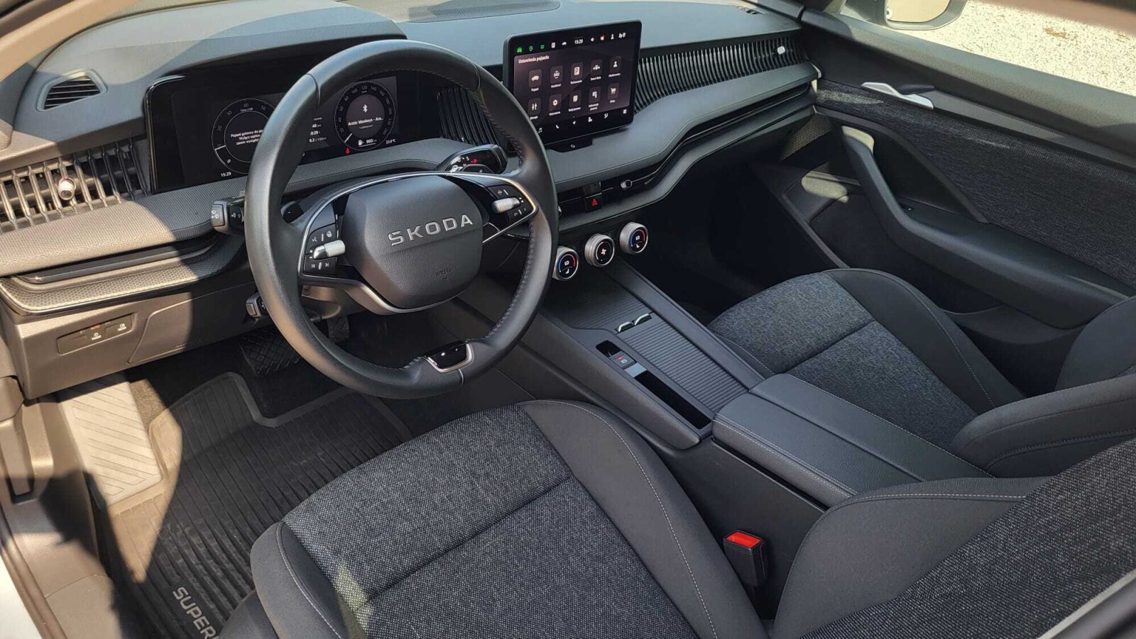 Škoda Superb Combi - zdjęcie 10
