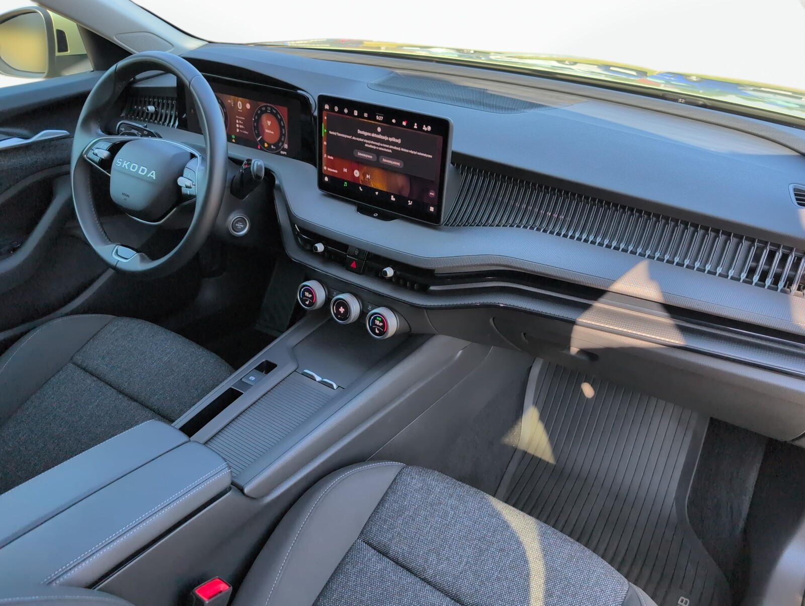 Škoda Superb Combi - zdjęcie 15