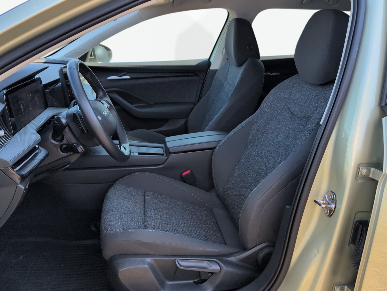 Škoda Superb Combi - zdjęcie 16
