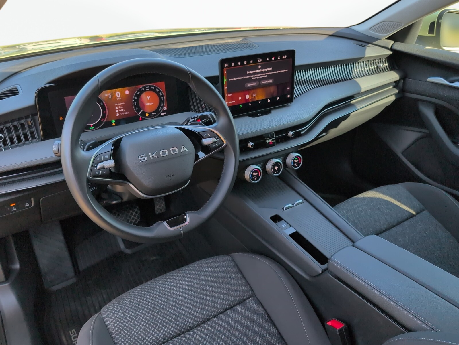 Škoda Superb Combi - zdjęcie 17