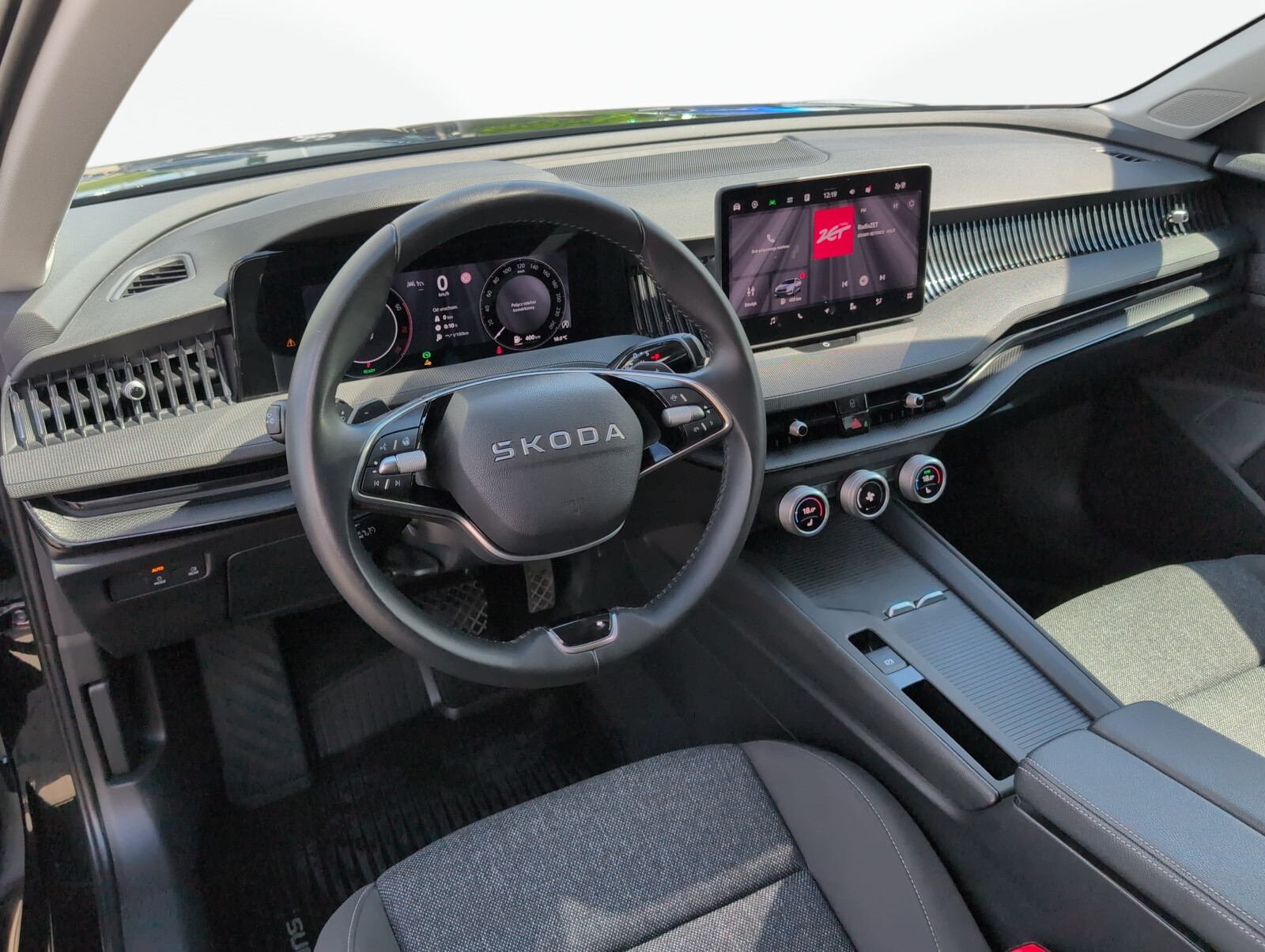Škoda Superb Combi - zdjęcie 17