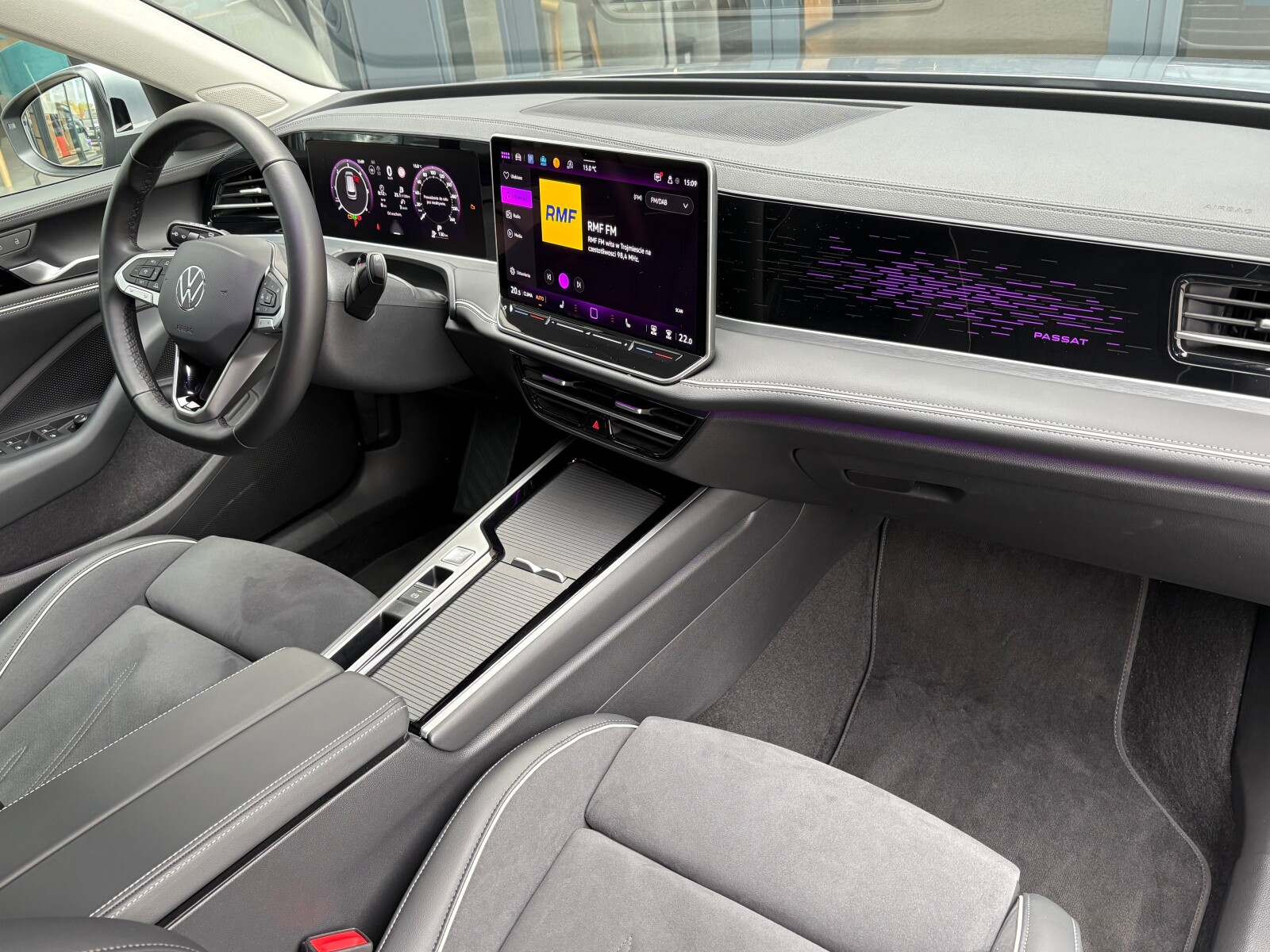 Volkswagen Passat Variant - zdjęcie 19