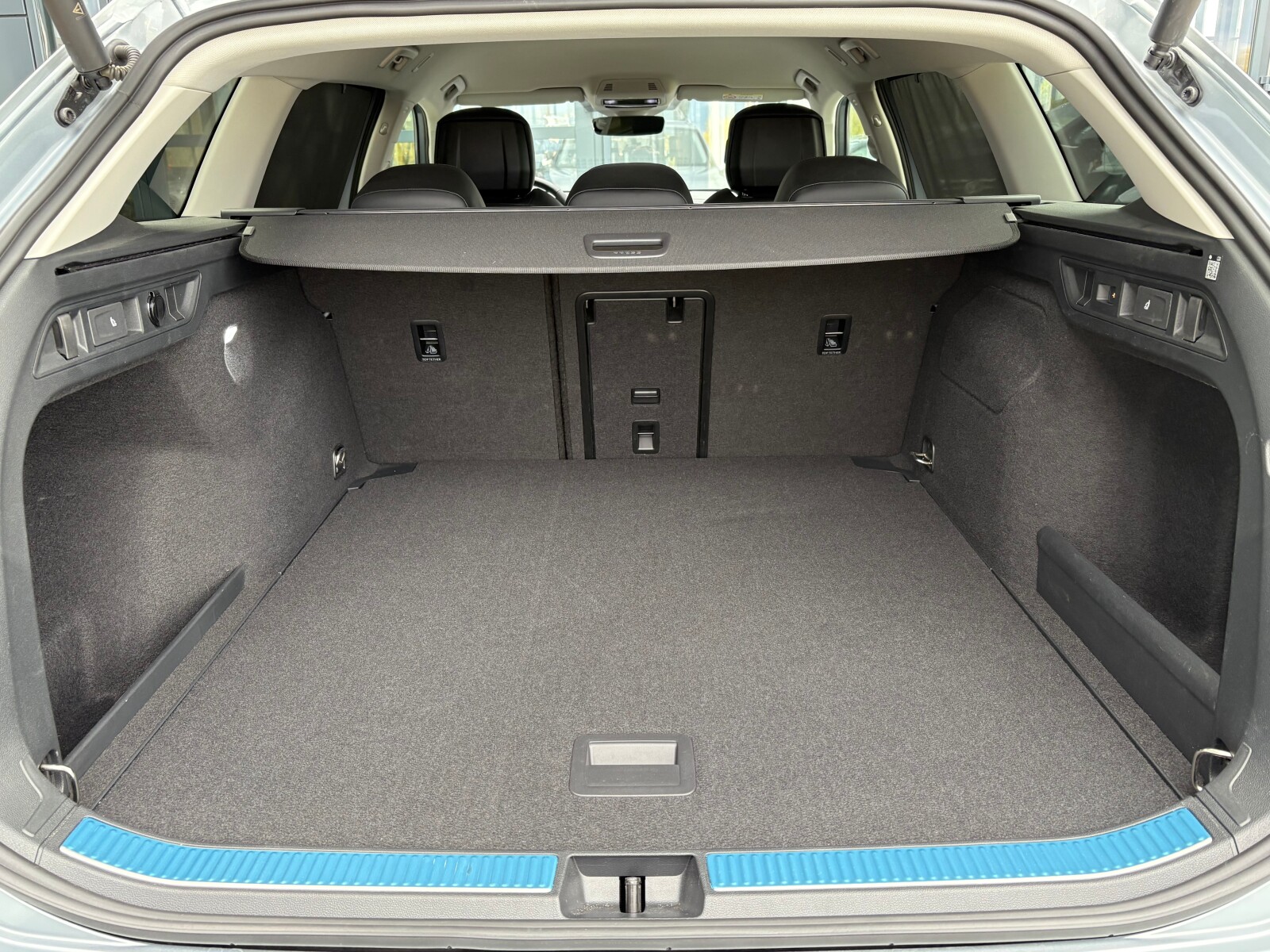 Volkswagen Passat Variant - zdjęcie 21