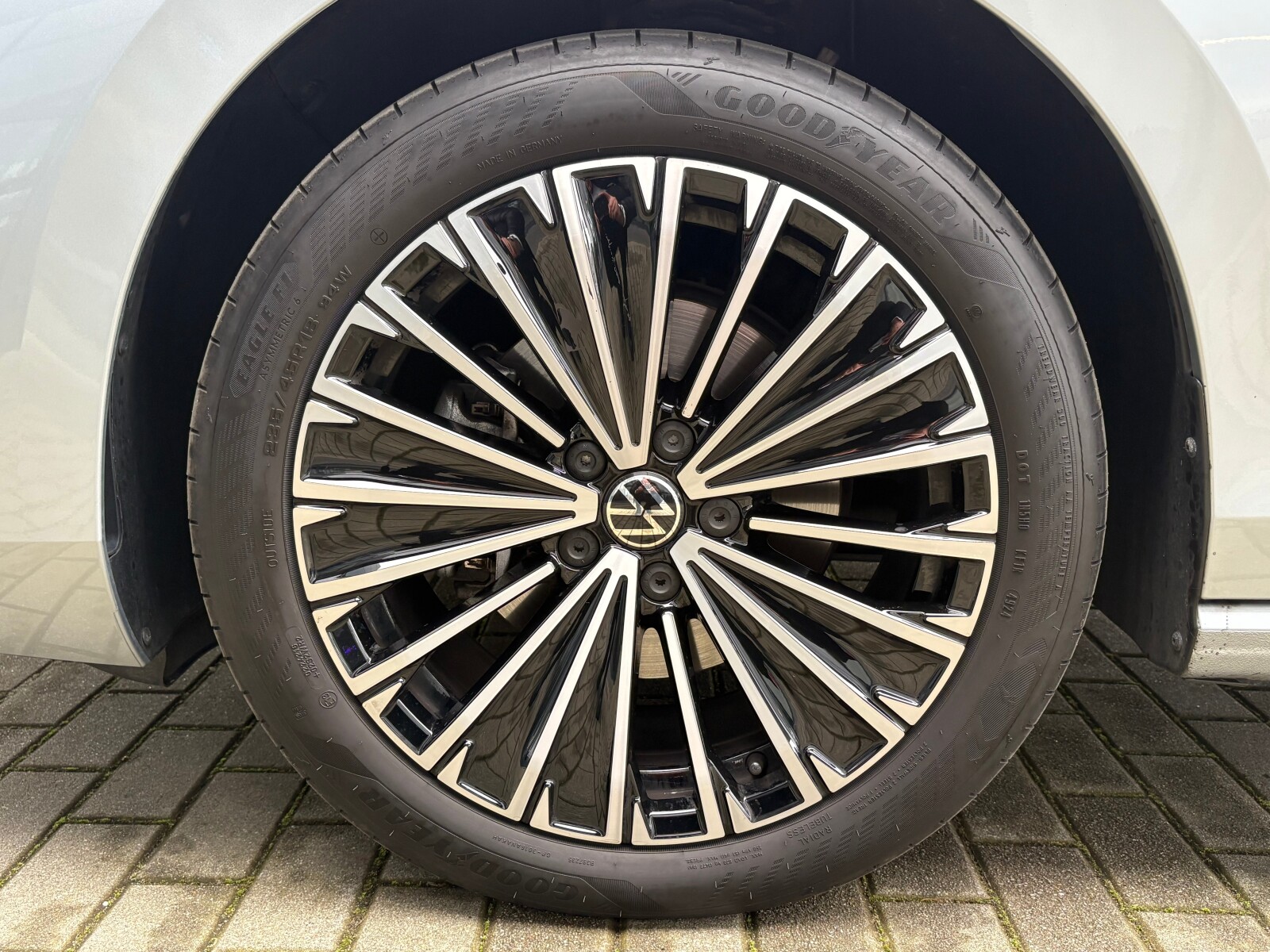 Volkswagen Passat Variant - zdjęcie 10