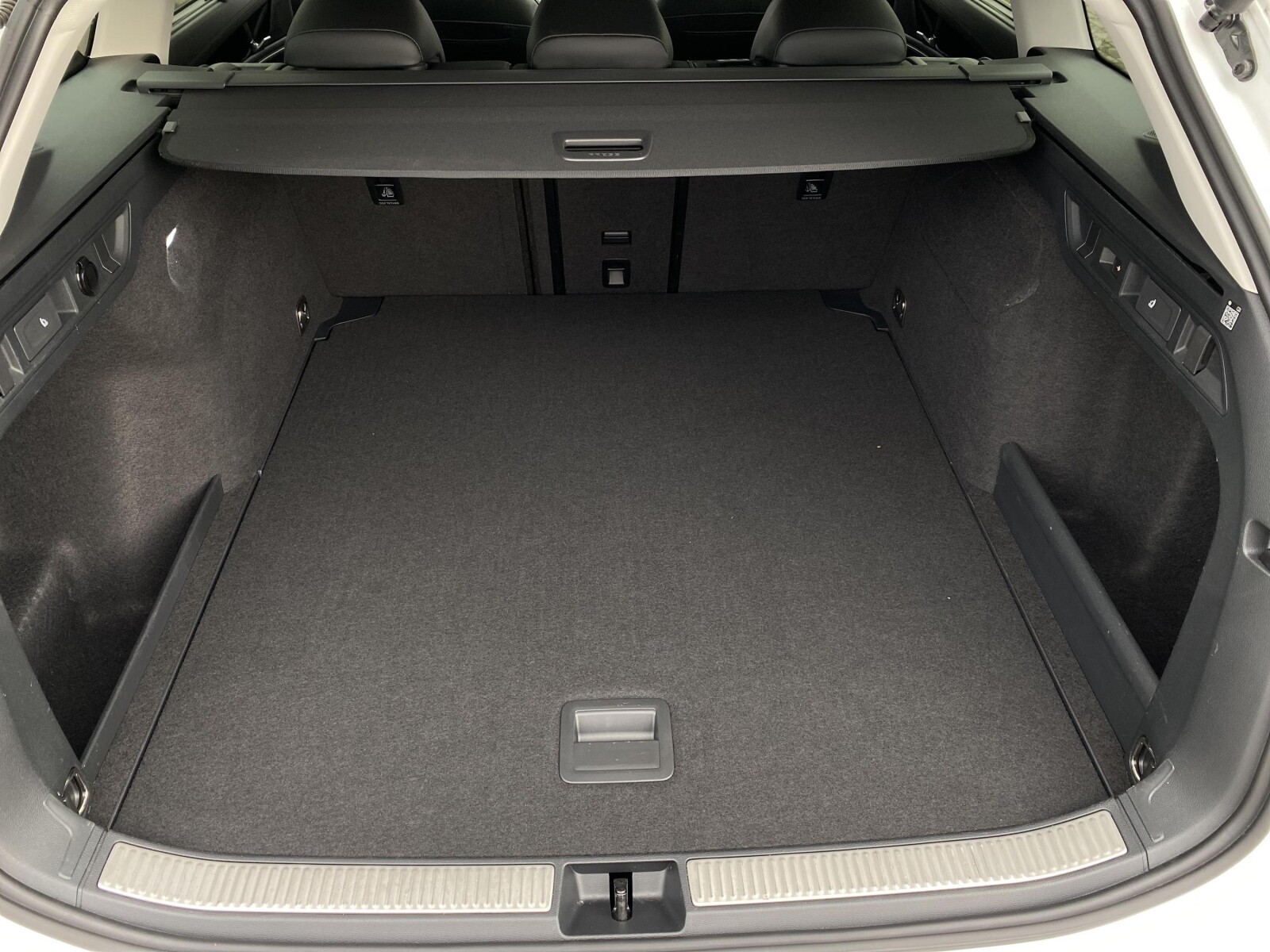 Volkswagen Passat Variant - zdjęcie 35