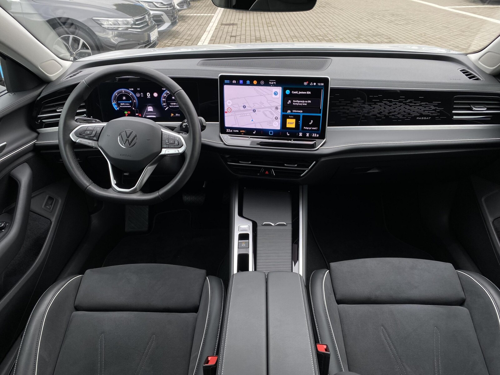 Volkswagen Passat Variant - zdjęcie 13