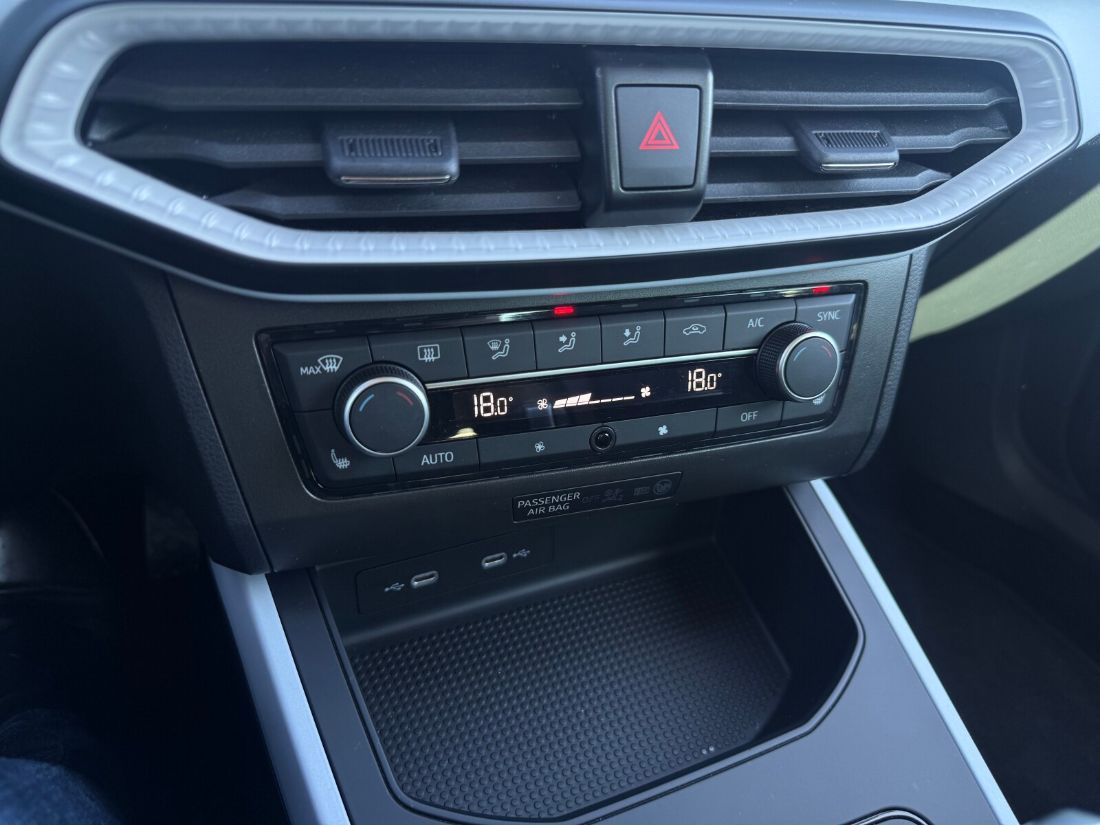 Seat Arona - zdjęcie 26