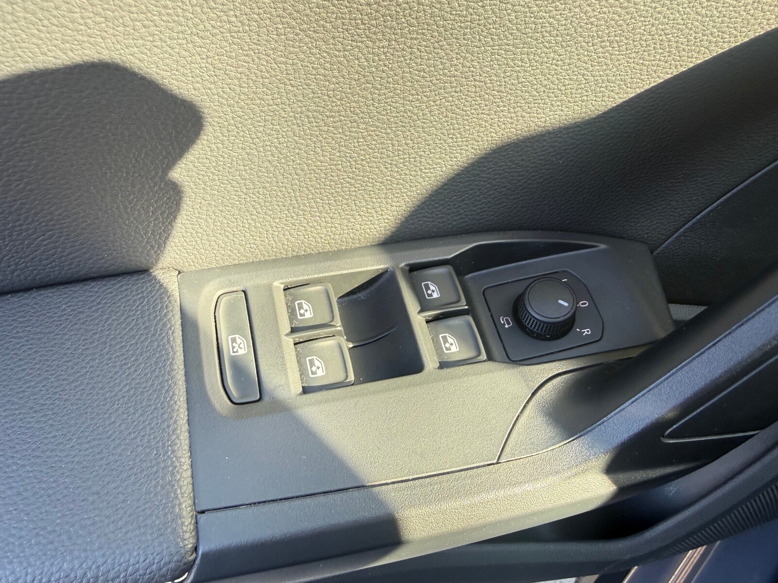 Seat Arona - zdjęcie 24