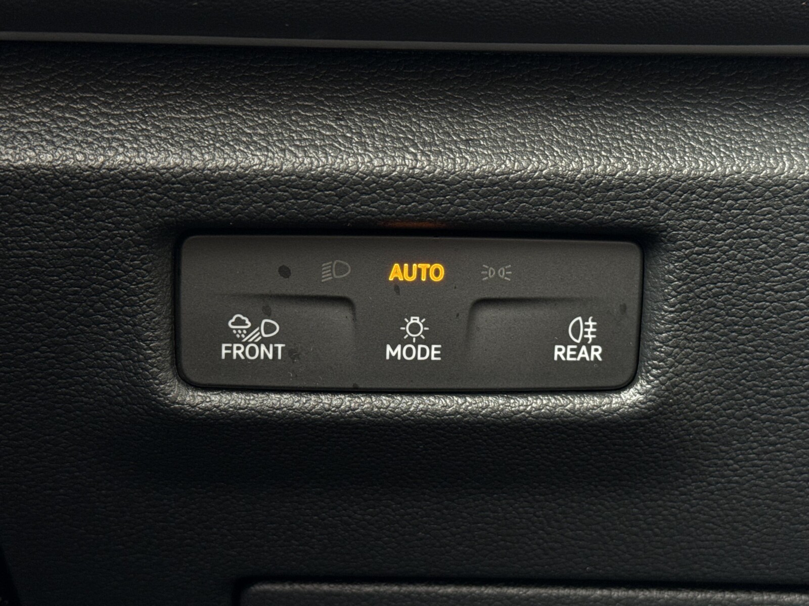 Volkswagen Tiguan - zdjęcie 23