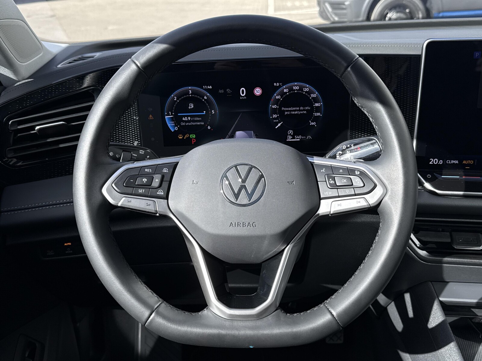 Volkswagen Tiguan - zdjęcie 17