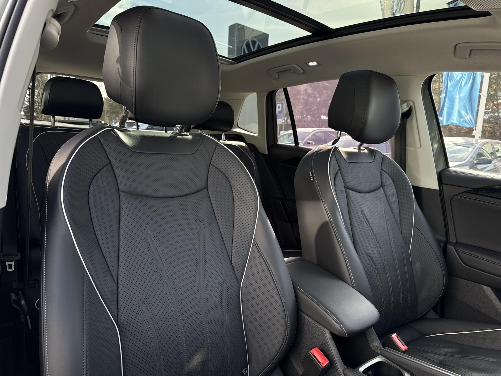 Volkswagen Tiguan - zdjęcie 16
