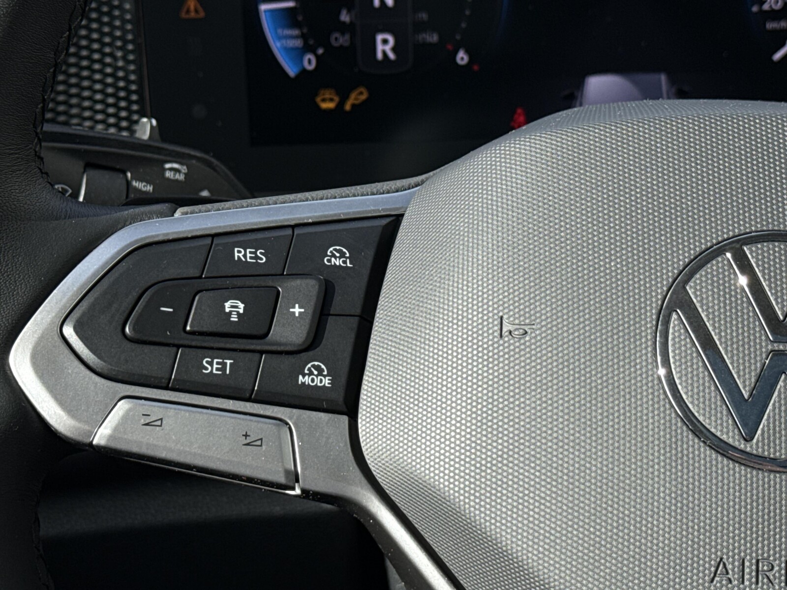 Volkswagen Tiguan - zdjęcie 18
