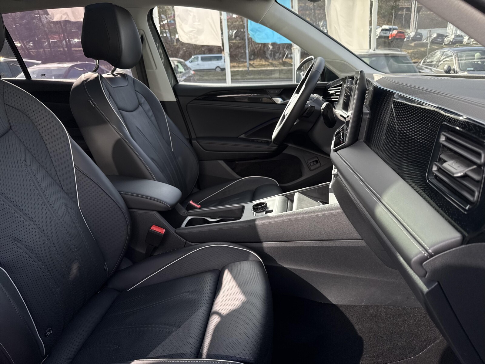 Volkswagen Tiguan - zdjęcie 14
