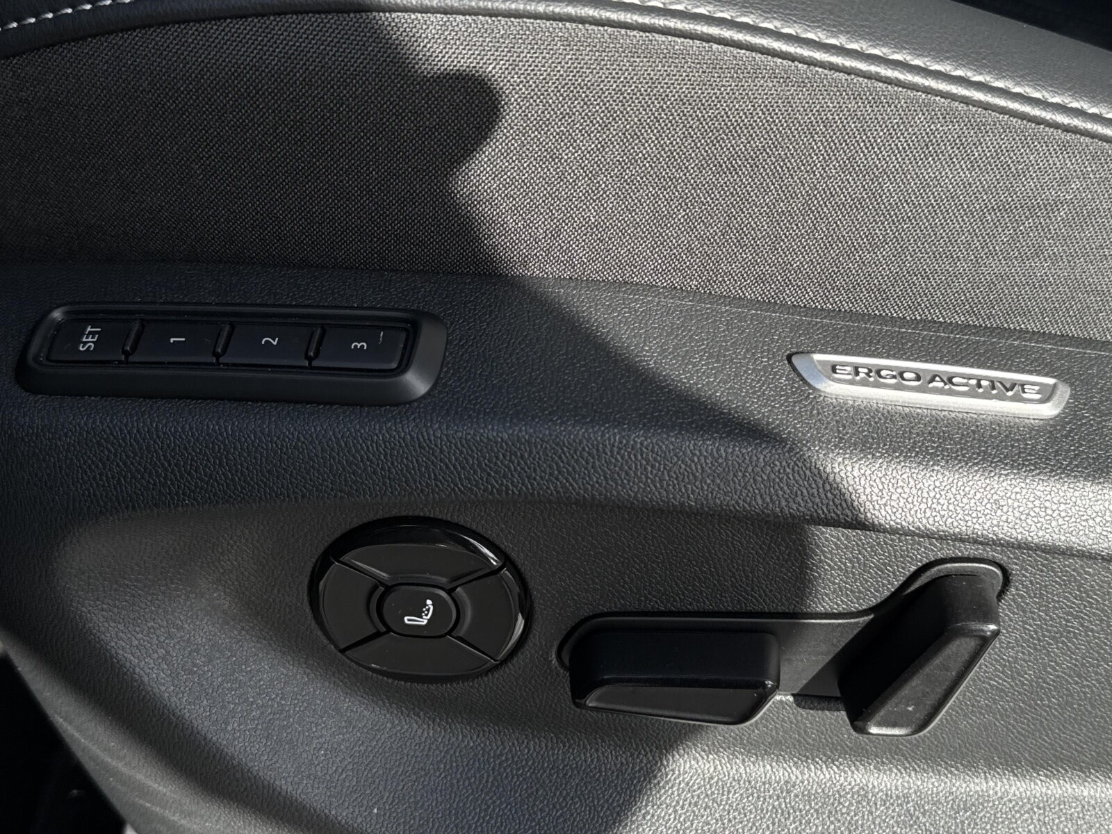 Volkswagen Tiguan - zdjęcie 12