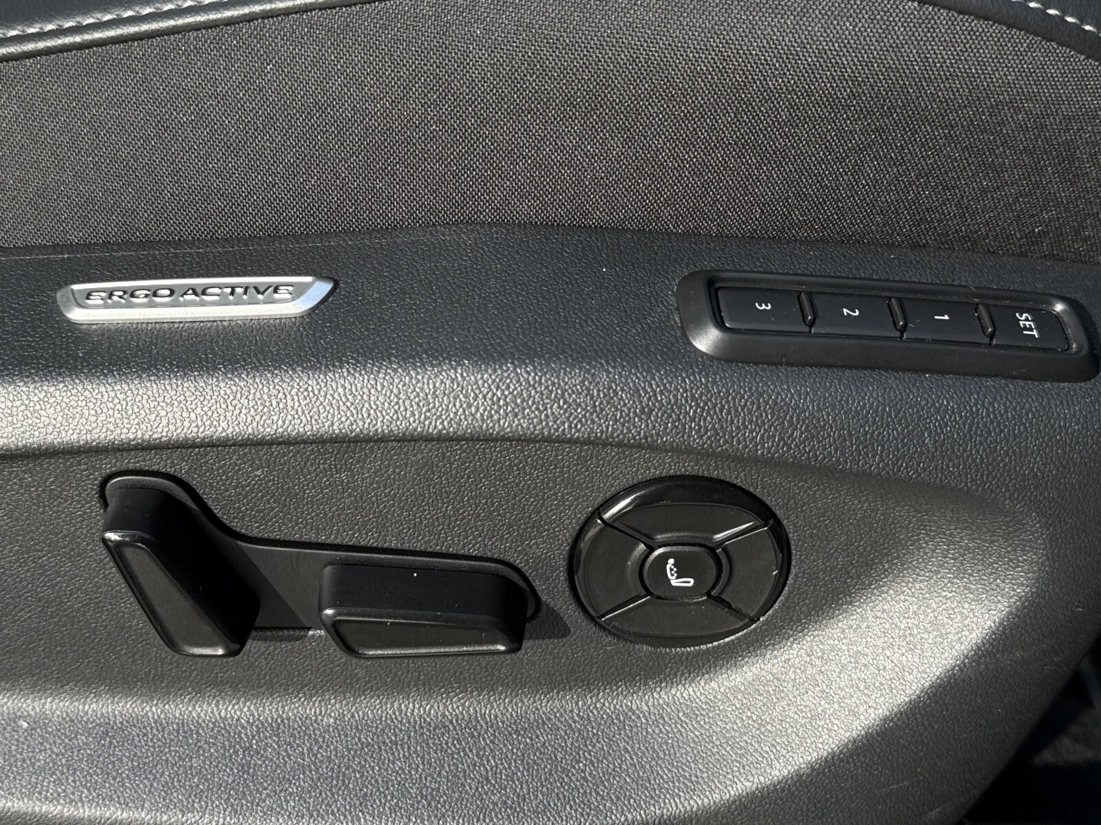 Volkswagen Tiguan - zdjęcie 15