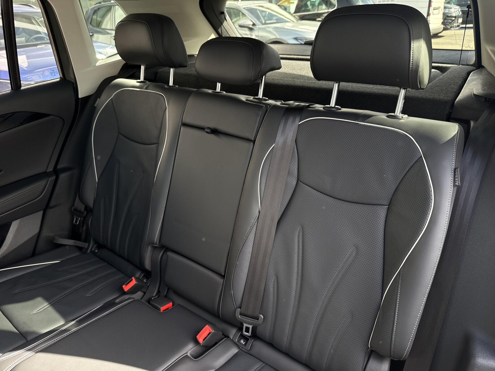 Volkswagen Tiguan - zdjęcie 33