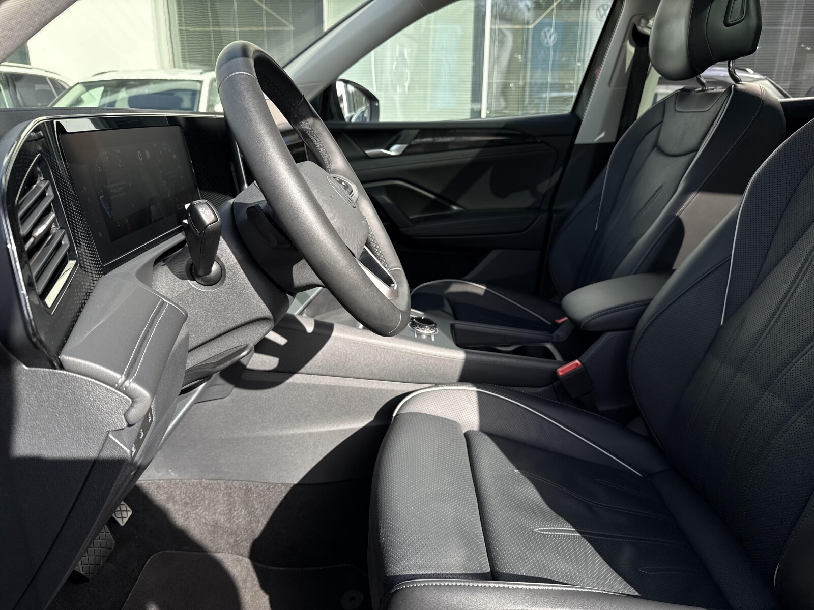 Volkswagen Tiguan - zdjęcie 11