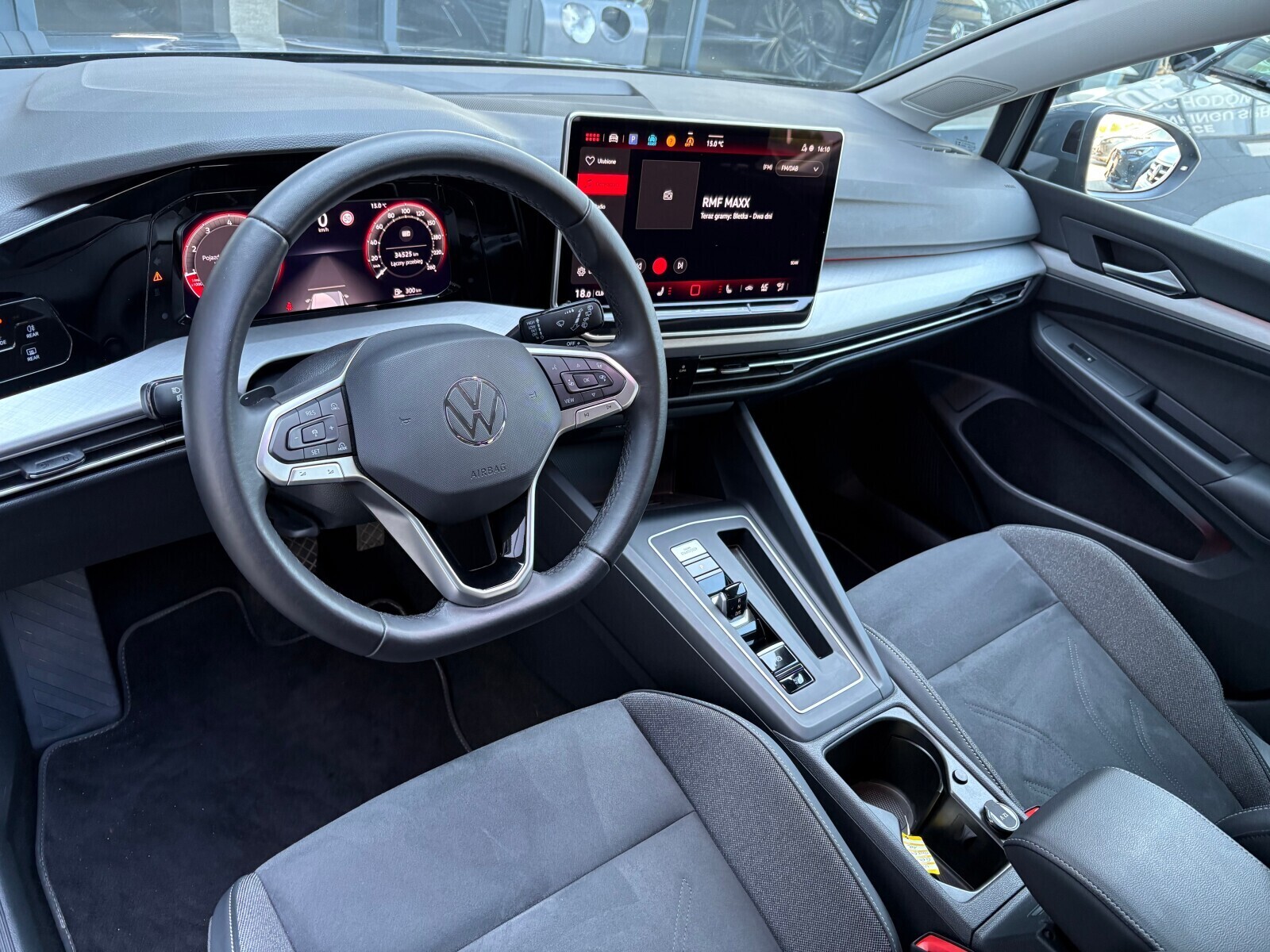 Volkswagen Golf - zdjęcie 11