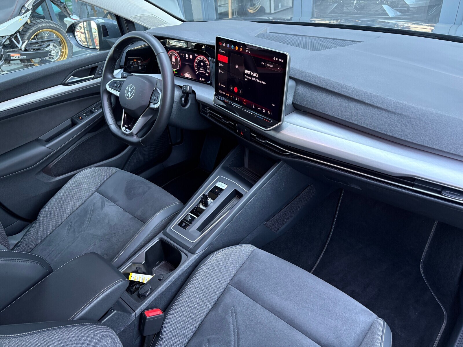 Volkswagen Golf - zdjęcie 16