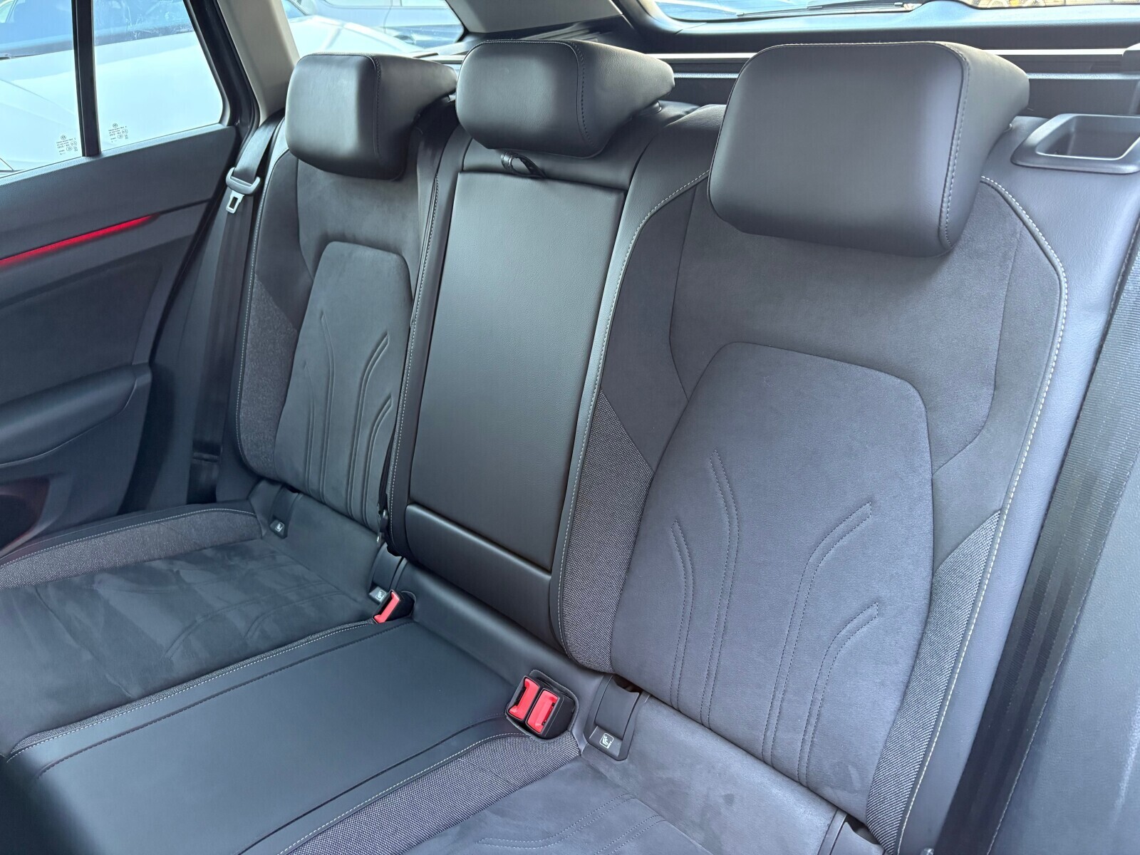Volkswagen Golf - zdjęcie 13